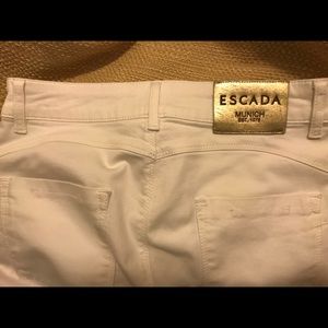 Preowned Women’s White Escada Pants Size:34